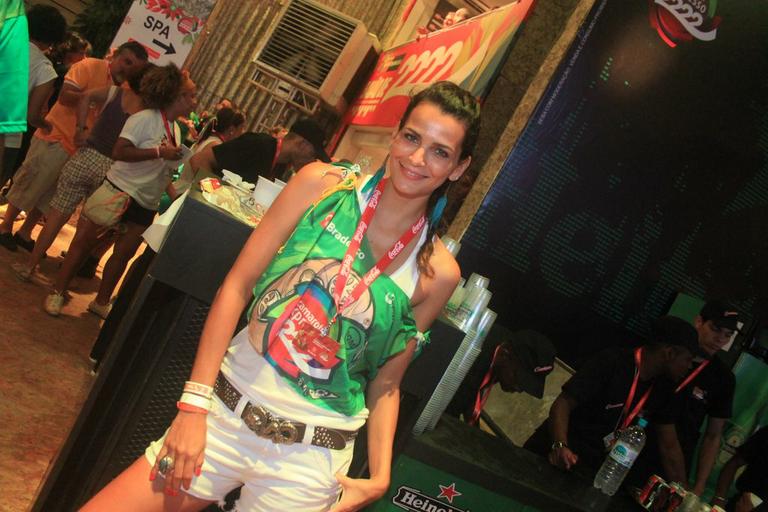 Fernanda Motta curte carnaval no camarote Expresso 2222, em Salvador