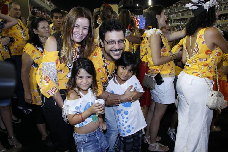 Lucinho Mauro Filho posa com a família