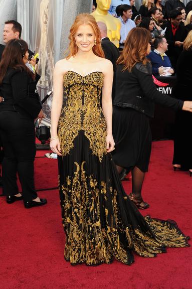Jessica Chastain, indicada a Atriz Coadjuvante por 'Histórias Cruzadas', veste McQueen no red carpet