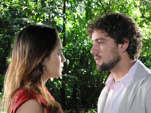 Ana (Fernanda Vasconcellos) e Rodrigo (Rafael Cardoso)