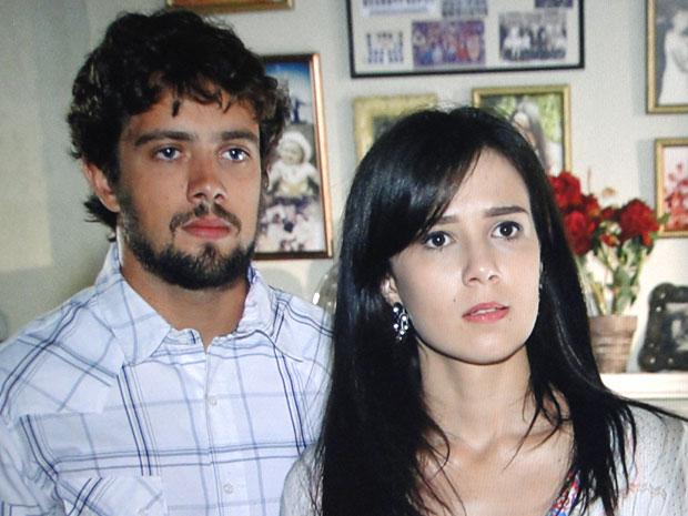 Rodrigo (Rafael Cardoso) e Manu (Marjorie Estiano)