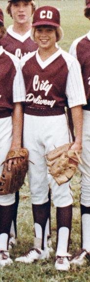 Brad Pitt no time de baseball da escola, aos 13 anos