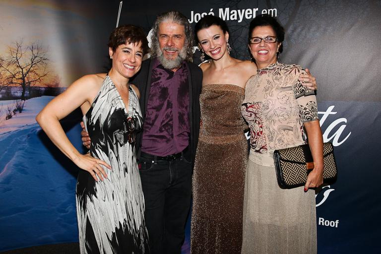 Soraya Ravenle, José Mayer, a esposa Vera Fajardo e Júlia Fajardo, filha do casal