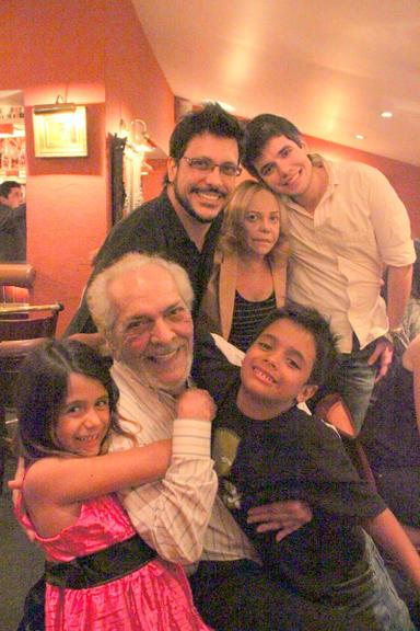 Lúcio Mauro comemora aniversário ao lado da família