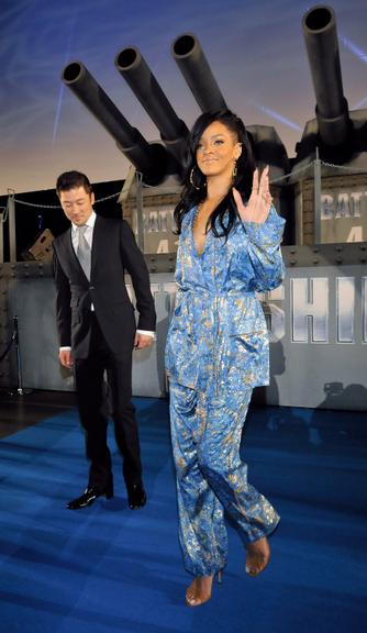 Rihanna participa da première de 'Batalha Naval' no Japão