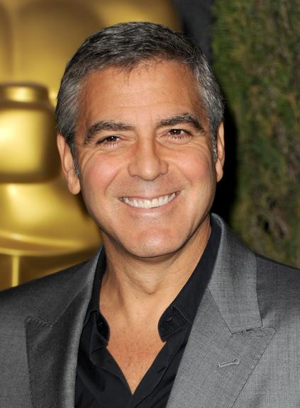 George Clooney disse que tinha problemas para conversar com as mulheres por causa de sua aparência