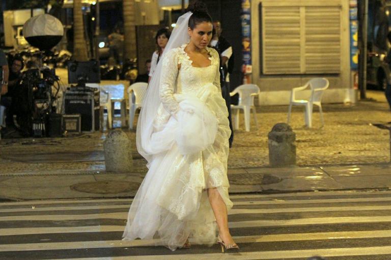 Dublê de Giovanna Antonelli grava vestida de noiva últimas cenas de 'Aquele Beijo'
