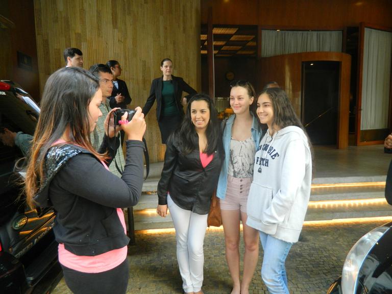 Leighton Meester e suas fãs em São Paulo