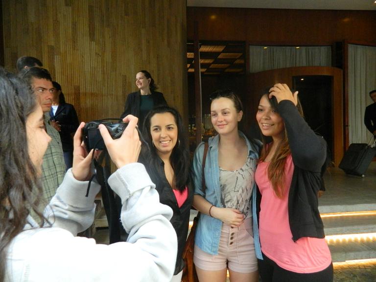 Leighton Meester e suas fãs em São Paulo