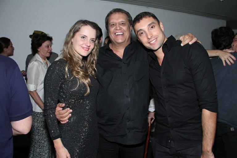 Dennis Carvalho com o filho Leonardo Carvalho e a nora Keruse Bongiolo