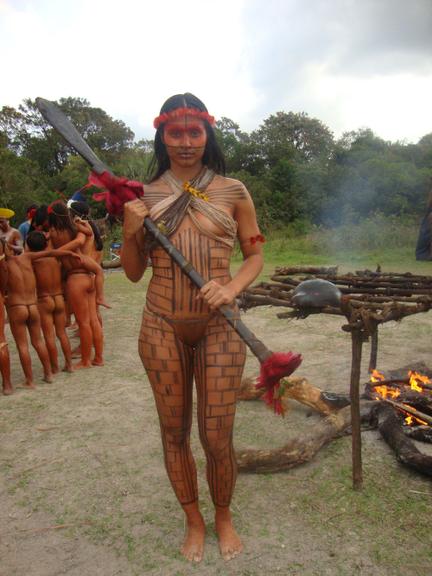Thaíssa Carvalho como a índia Anauã, em 'Histórias do Brasil'