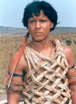 André Gonçalves como o índio Apingorá, na minissérie 'A Muralha'