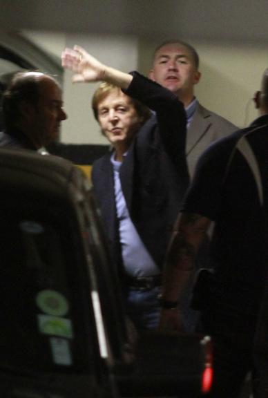 Paul McCartney chega ao Brasil para uma série de shows