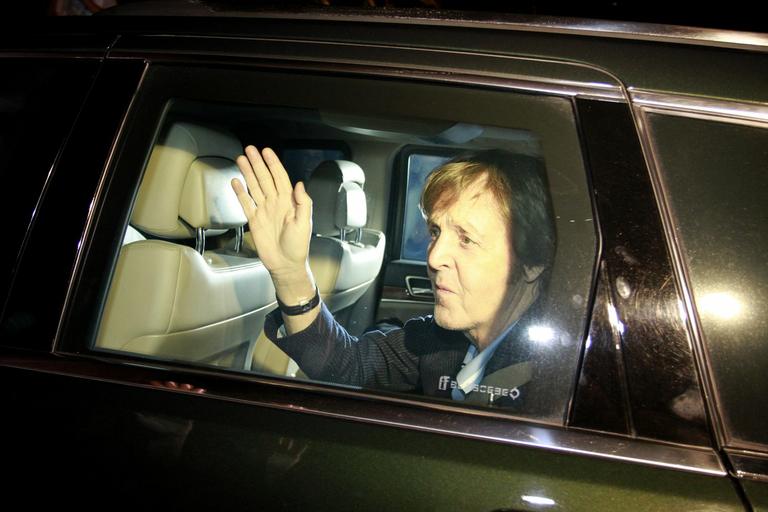 Paul McCartney chega ao Brasil para uma série de shows
