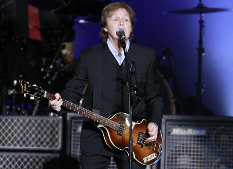 Paul McCartney ganha versão do boneco de Olinda