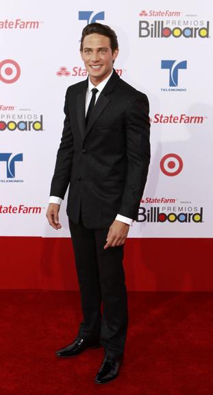 Gabriel Coronel no red carpet do Billboard Latin Music Awards, na Flórida, Estados Unidos