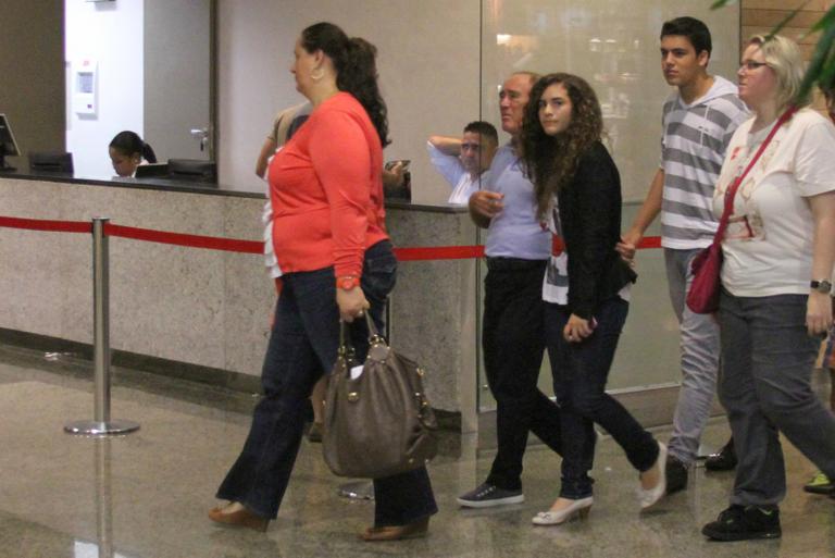 Renato Aragão vai com a família ao shopping