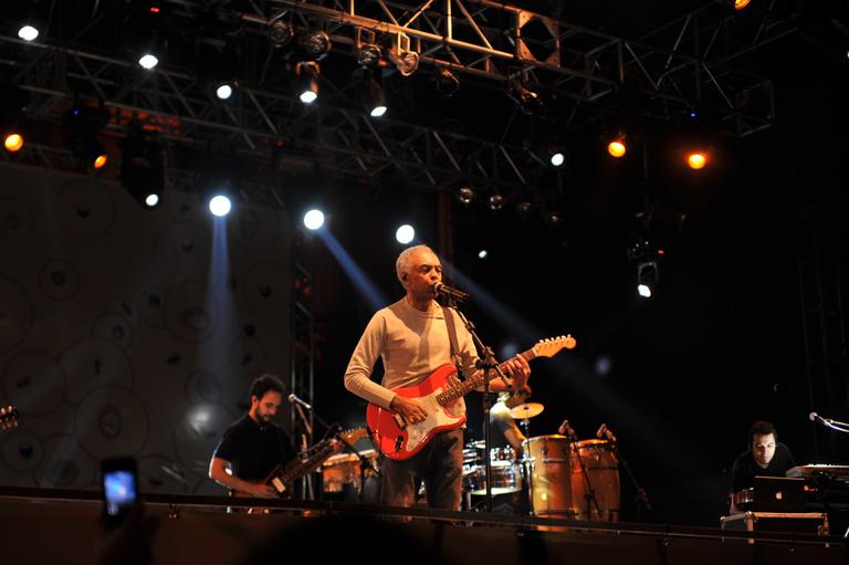Gilberto Gil se apresenta para plateia lotada em show na Virada Cultural de São Paulo