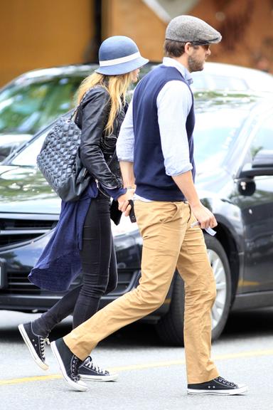 Ryan Reynolds passeia com Blake Lively por Vancouver, cidade natal do ator