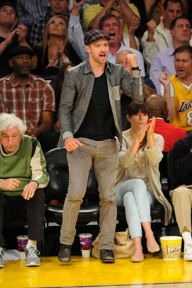 Justin Timberlake em jogo de basquete da NBA em Los Angeles