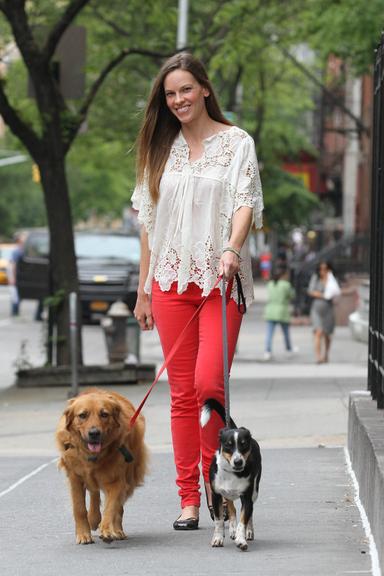 Hilary Swank com seus cães em Nova York