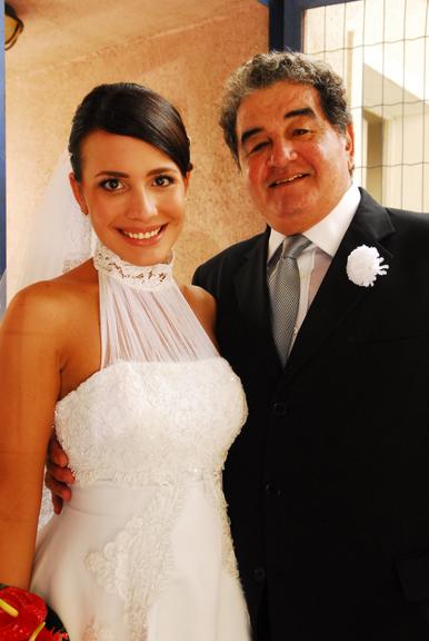 Débora (Juliana Knust) e Antonio (Otávio Augusto) se casam em 'Duas Caras'
