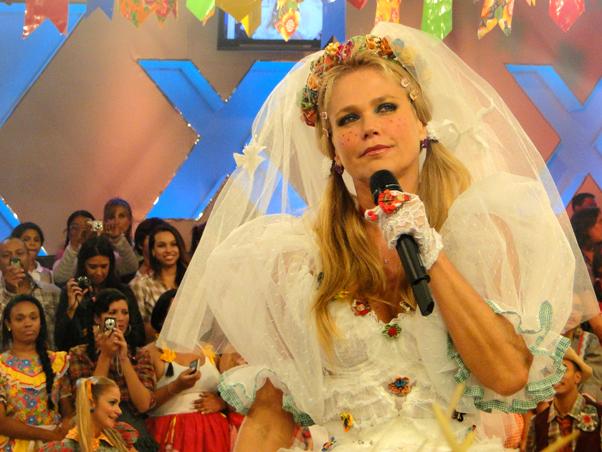 Xuxa se casa com Otaviano Costa em 'arraiá' do seu programa