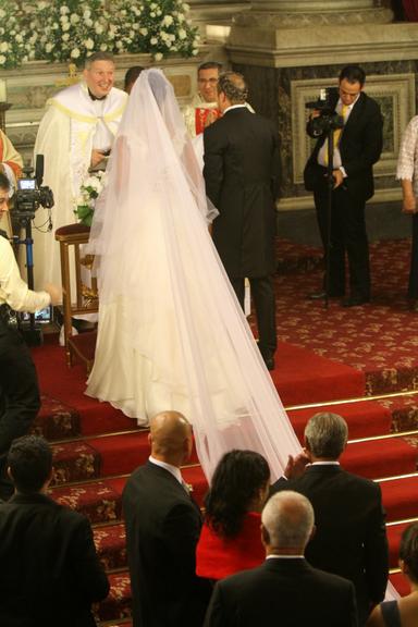 Padre Marcelo celebra o casamento de Gracyanne Barbosa e Belo