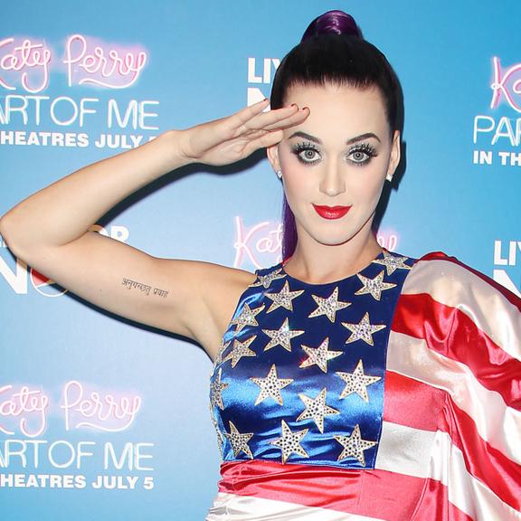 Katy Perry: brilho em vestido com bandeira dos Estados Unidos