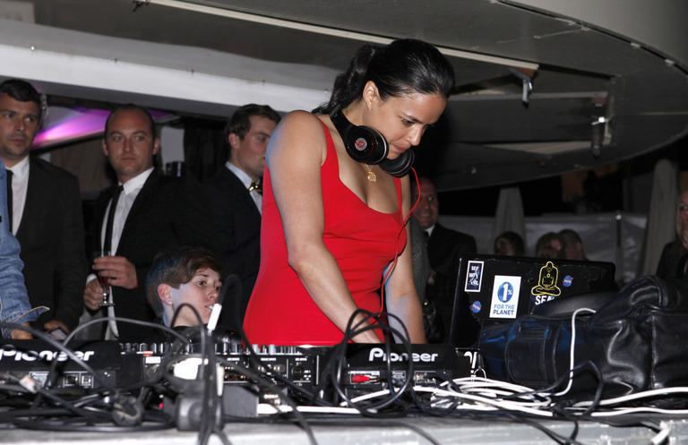 Michelle Rodriguez anima pista de dança em festa na cidade de Cannes, na França