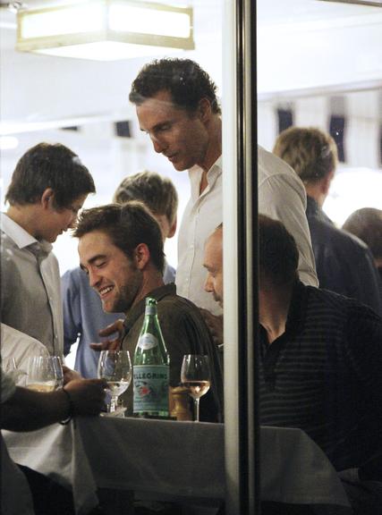 Robert Pattinson e Matthew McConaughey se encontram em Los Angeles