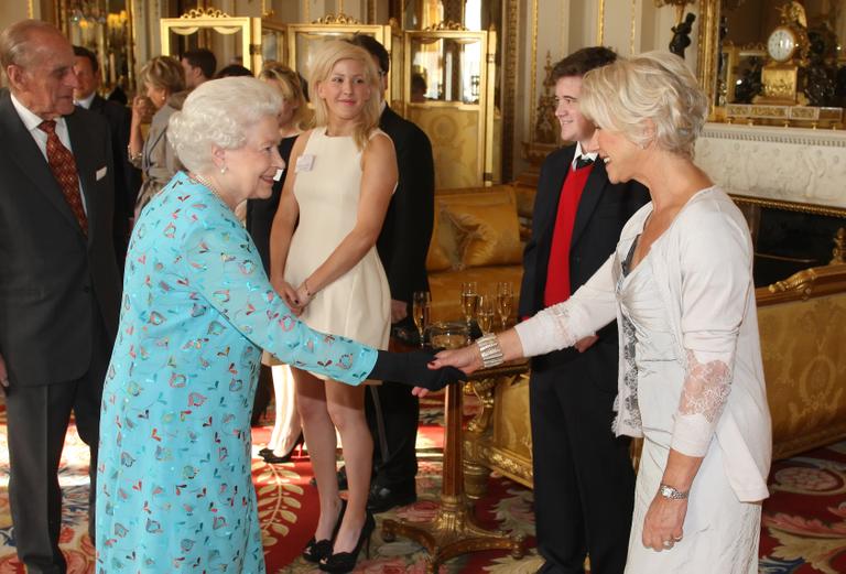 Celebridades com a Rainha Elizabeth II