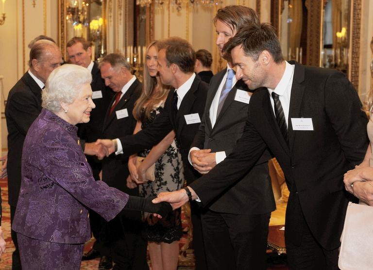 Celebridades com a Rainha Elizabeth II
