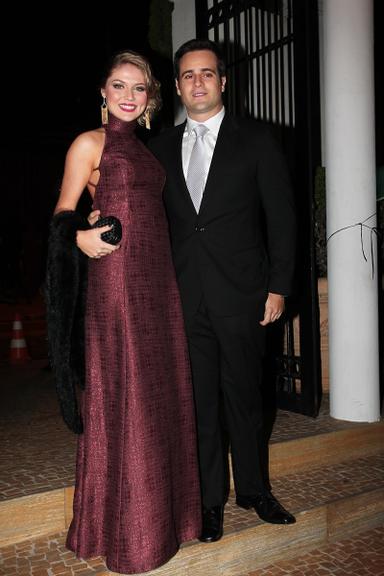 Rodrigo Scarpa, o Vesgo do programa 'Pânico na Band', com a namorada, Gabriela Baptista