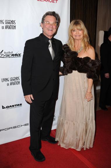 Goldie Hawn e Kurt Russell se conheceram em 1982 nas filmagens de 'Um Salto para Felicidade' e estão juntos até hoje, apesar de nunca terem se casado oficialmente. Juntos, eles têm um filho chamado Wyatt Russel