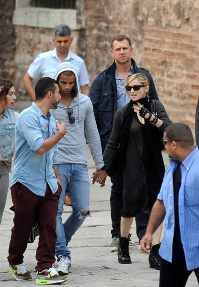 Madonna e Brahim Zaibat passeiam por Istambul