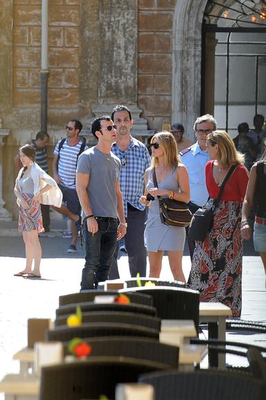 Jennifer Aniston e Justin Theroux curtem a cidade de Roma, na Itália