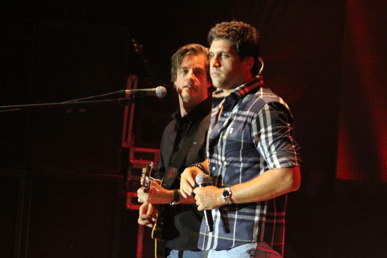 Victor & Léo cantam em Assú, no RN