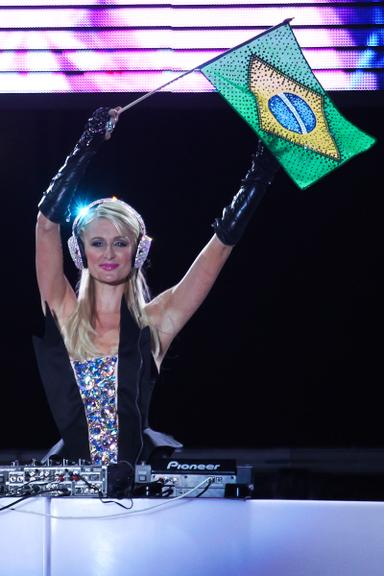 Paris Hilton encerra Pop Music Festival em São Paulo