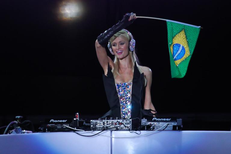 Paris Hilton encerra Pop Music Festival em São Paulo