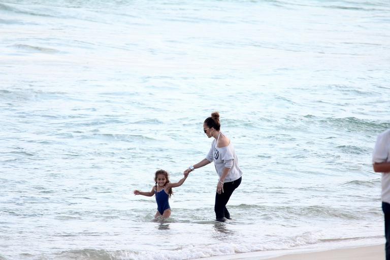 Jennifer Lopez com a filha Emme