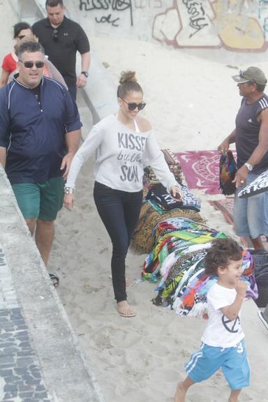 Jennifer Lopez na praia de Ipanema