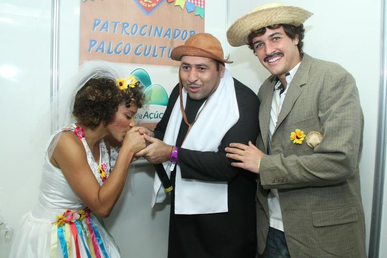 Aparecida Petrowky e Felipe Dylon são os noivos do Arraial da Providência