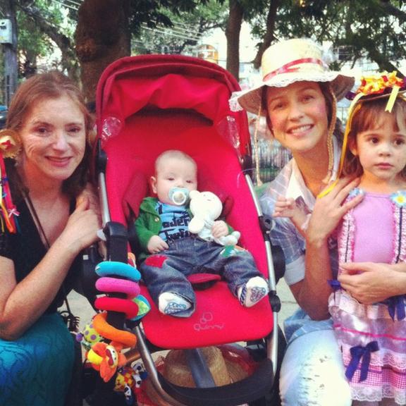 Luana Piovani vai em família para festa junina no Rio de Janeiro
