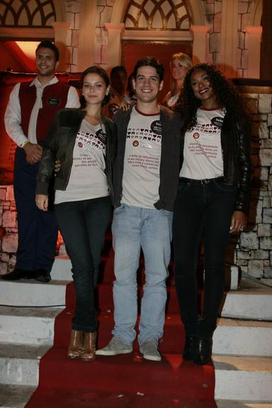 Milena Toscano, Marco Pigossi e Cris Vianna na festa de São João em Pernambuco