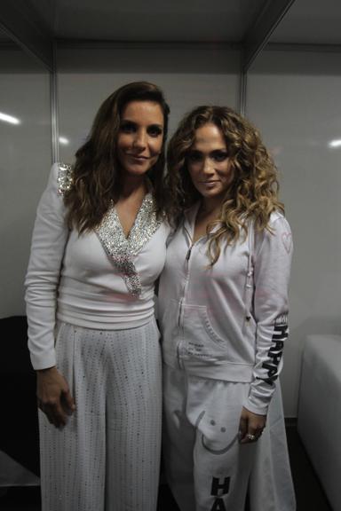Ivete Sangalo e Jennifer Lopez se encontram nos bastidores do show em Fortaleza
