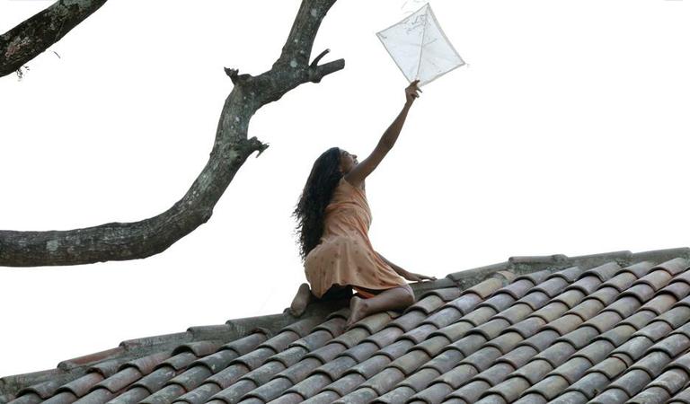 Juliana Paes grava a famosa cena do telhado em 'Gabriela'