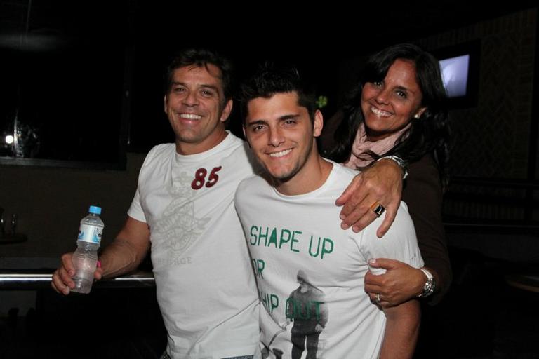 Bruno Gissoni com a família no show de Alexandre Pires