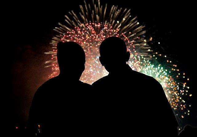 Michelle e Barack Obama conferem os fogos da comemoração do Dia da Independência dos EUA