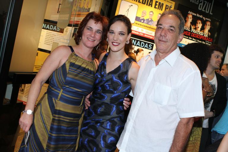 Adriana Birolli com os pais Anselmo e Rosita